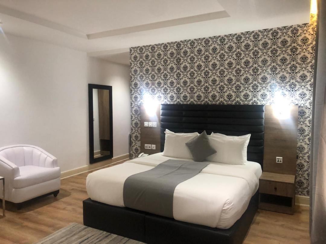 Crownsville Hotel - Airport Road Port Harcourt Esterno foto