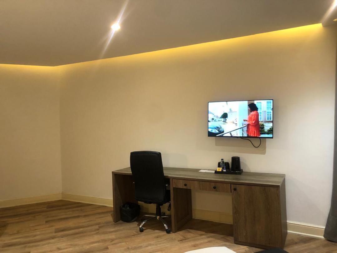 Crownsville Hotel - Airport Road Port Harcourt Esterno foto