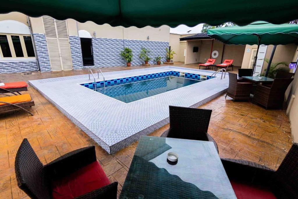 Crownsville Hotel - Airport Road Port Harcourt Esterno foto