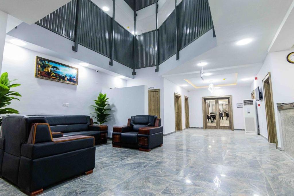 Crownsville Hotel - Airport Road Port Harcourt Esterno foto