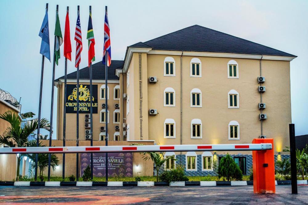 Crownsville Hotel - Airport Road Port Harcourt Esterno foto